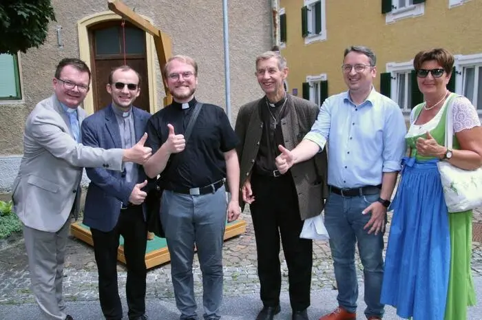 In der Pfarrkirche wurde zu Ehren der Pfarrpatronin ein Hochamt gefeiert, anschließend spendete der Neupriester Luca Fian den begehrten Primizsegen.
