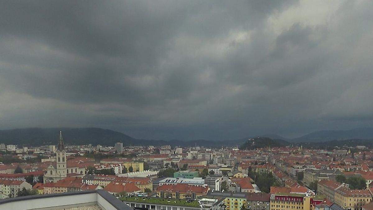 In diesen Minuten verdunkelt sich der Himmel