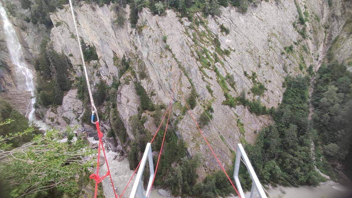 Hier kann es schon einmal mulmig werden. Man blickt in 140 Meter Tiefe