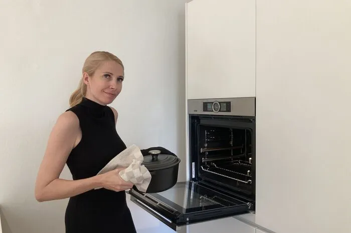 Am Montag kochte Verena, 39, gerade in Karenz: Sie kochte einen Maroni-Cappuccino als Vorspeise, Kalbsbackerln auf Erbsenpürree und ein Schoko-Birnen-Dessert.