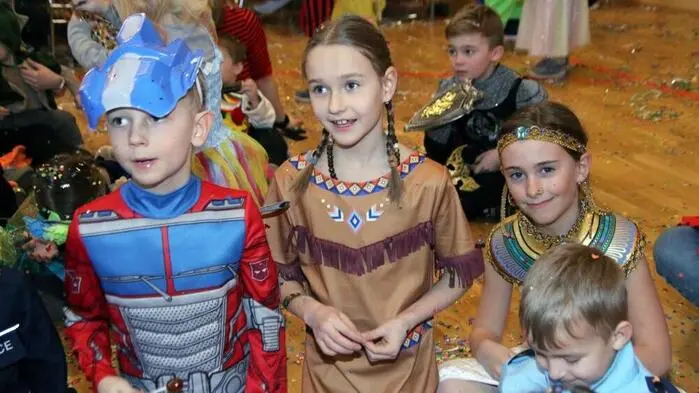 Die Kinderfreunde Rosental mit Obmann Oliver Klopschitz luden zum traditionellen Kindermaskenball und der Festsaal war bis auf den letzten Platz gefüllt.