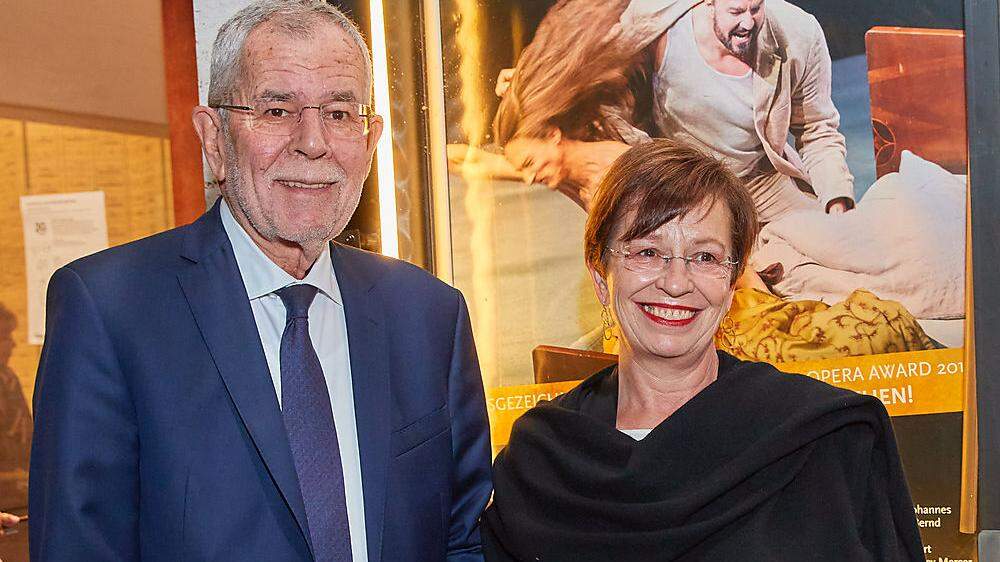 Der Bundespräsident, Alexander Van der Bellen, mit Gattin Doris Schmidauer: Ein paar Jahre in der Hofburg wären noch drin...