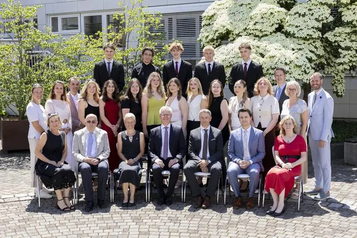Gratulation auch an diese nun ehemaligen Schülerinnen und Schüler der 5BJ