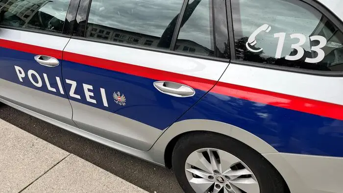 Polizeiauto von der Seite