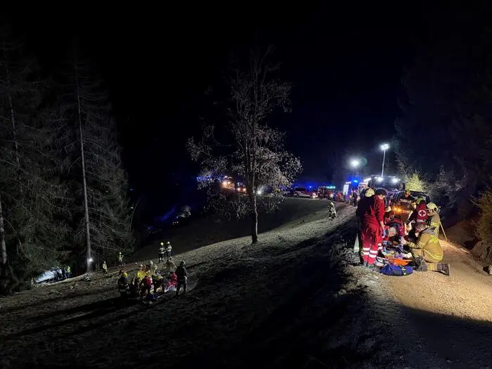 Gegen 23.15 Uhr geschah der Unfall laut den herbeigerufenen Einsatzkräften