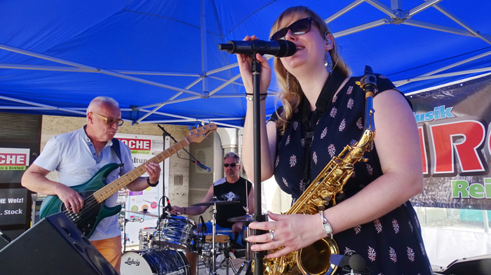 Live Musik von den "Circles",...