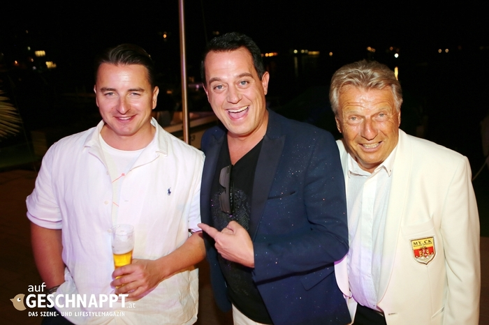 Andreas Gabalier mit Entertainer Gregor Glanz (Mitte) und Franz Iglauer.