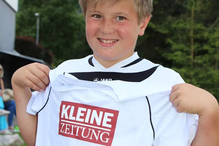 Luca Mandler aus Irschen holte sich als "Knirps des Tages" das Kleine Zeitung-Trikot