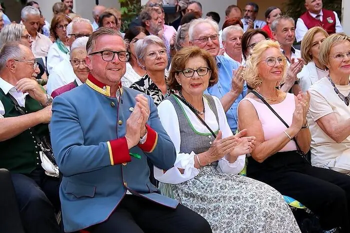 Auch Bürgermeister und Präsident des Musikvereines Gestüt Piber, Helmut Linhart, Stadträtin Stefanie Galler, Pfarrer Martin Trummler und Andreas Angerer vom Blasmusik-Bezirksverband ließen sich den musikalischen Genuss nicht entgehen.