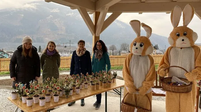 Das Team hinter der Häschen-Hüpf-Feier: die Pädagoginnen Bianca Baumann und Martina Stadler, Vizebürgermeisterin Ardnings Gertrud Roppl und Projektleiterin des Gemeinschaftsgartens Angelika Enhuber (v.l.n.r.)
