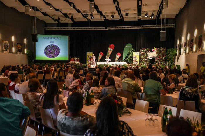 4000 Teilnehmer und Teilnehmerinnen, das ist die beeindruckende Bilanz der Kärntner Blumenolympiade. Die Teilnehmer kamen aus 78 Gemeinden. Die Preise für die Olympiade werden in einem Einzel- sowie einem Gemeindebewerb vergeben.