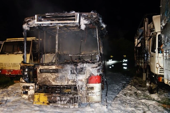 Der Notruf lautete "mehrere LKW in Brand“. Außerdem wurden die Feuerwehr Berndorf und  die FF Steinberg-Rohrbach über Florian Steiermark alarmiert.