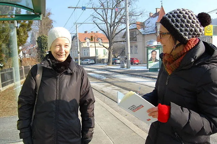 Trude Pesendorfer: "Ich bin rundum zufrieden. Ich habe den Radweg vor dem Haus, die Öffi-Anbindung ist gut. Die Verdichtung ist nicht immer erfreulich, ich finde es aber immer noch besser als wenn man das ganze Umland verhüttelt. Nachdem viele zuziehen, wäre es wichtig, dass auch die Straßenbahn öfter fährt."