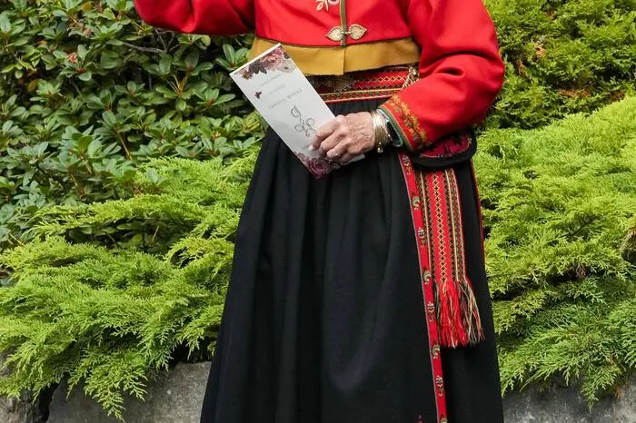 Auch Königin Sonja von Norwegen hielt ihr Outfit sehr traditionell