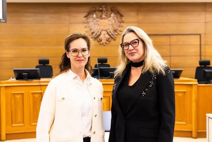 Tina Frimmel-Hesse mit ihrer Stellvertreterin, der Ersten Staatsanwältin Sandra Agnoli (links)