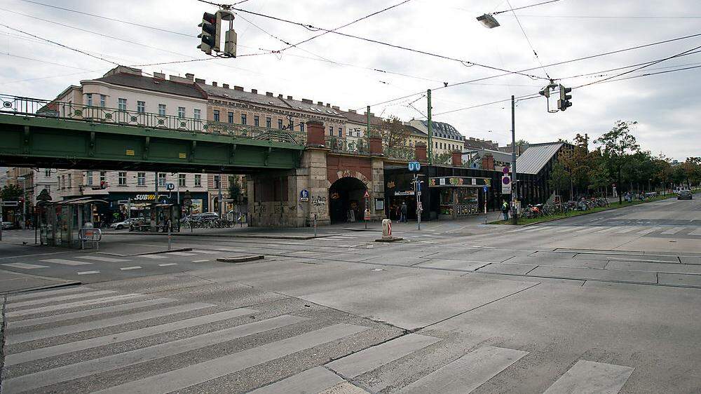 Blick auf die Kreuzung bei der U-Bahn-Station Thaliastraße