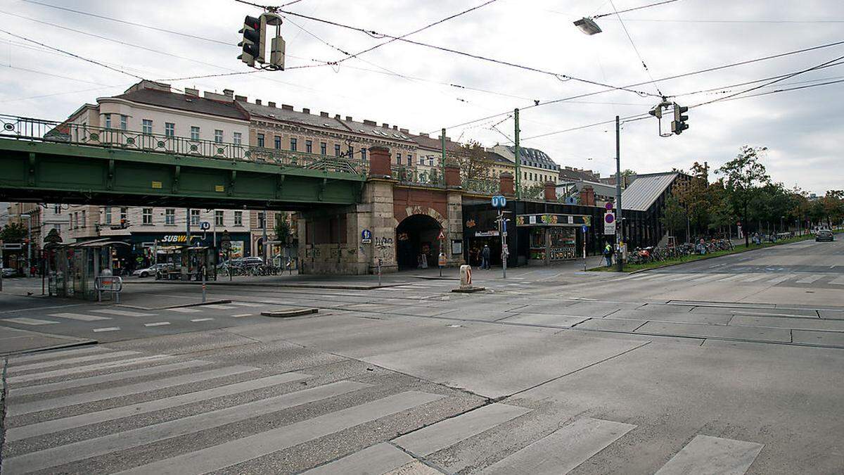 Blick auf die Kreuzung bei der U-Bahn-Station Thaliastraße