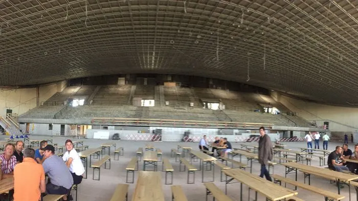 Bei der Dachgleichenfeier gab's den ersten Blick in die neue Eisarena.