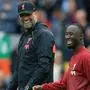 Jürgen Klopp mit seinem Spieler Naby Keita