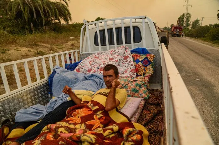 Bei dem Feuer in der Region Antalya seien drei Menschen getötet worden, sagte Bekir Pakdemirli, Minister für Land- und Forstwirtschaft am Donnerstag.