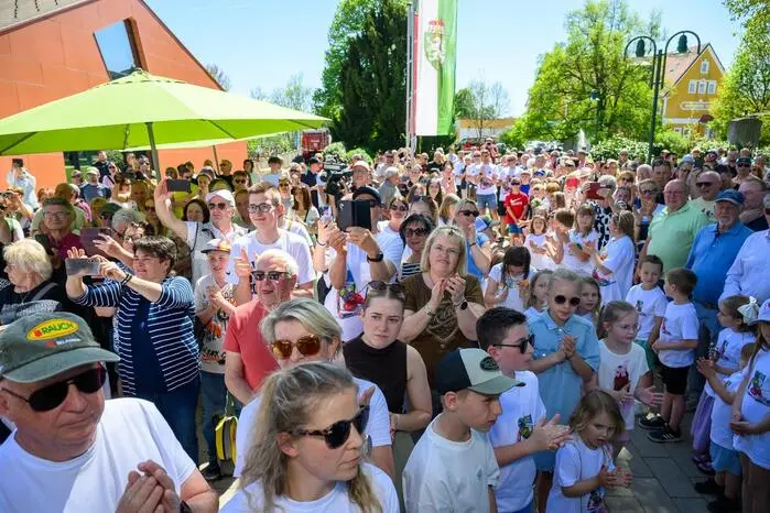 Und das Trummer-Sextett komponierte einen eigenen Julia-Scheib-Song.