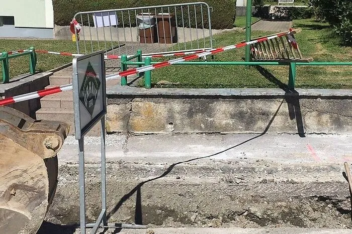 Bei Grabungsarbeiten auf einer Baustelle Montagvormittag in Liezen wurde eine Granate gefunden. Der Entmienungsdienst wurde angefordert.