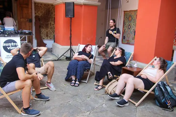 Etwa 800 Bierliebhaberinnen und Bierliebhaber aus der Region wie auch aus anderen Bundesländern genossen einen Besuch am Schloss Kornberg.