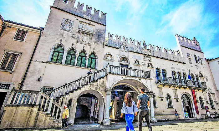 Der Prätorenpalast in der Hafenstadt Koper.