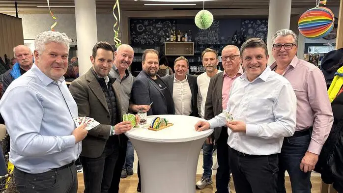 Zum beliebten „Wurstschnapsen“ lud die ÖVP der Marktgemeinde Ilz mit Bürgermeister Stefan Wilhelm an der Spitze ins Cafe Friedrich‘s im Ortszentrum.