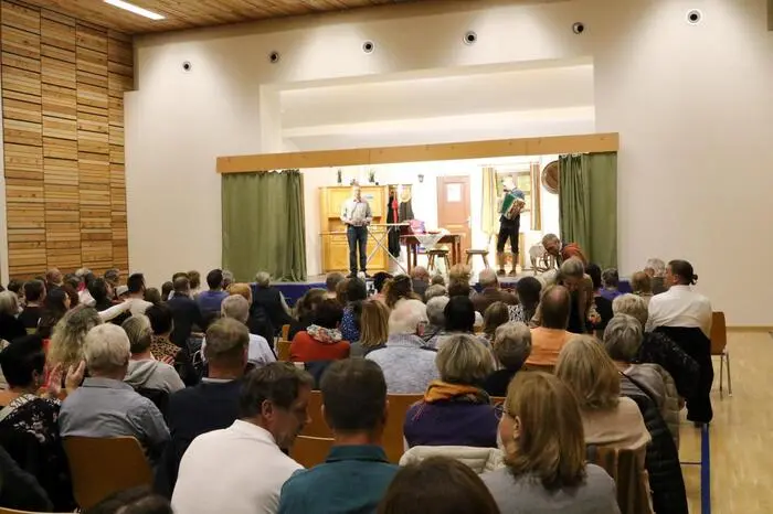  Weitere Aufführungstermine: 25. 10. (Kulturhaus Micheldorf), 26.10. Kulturhaus Althofen (jeweils 19.30 Uhr). 