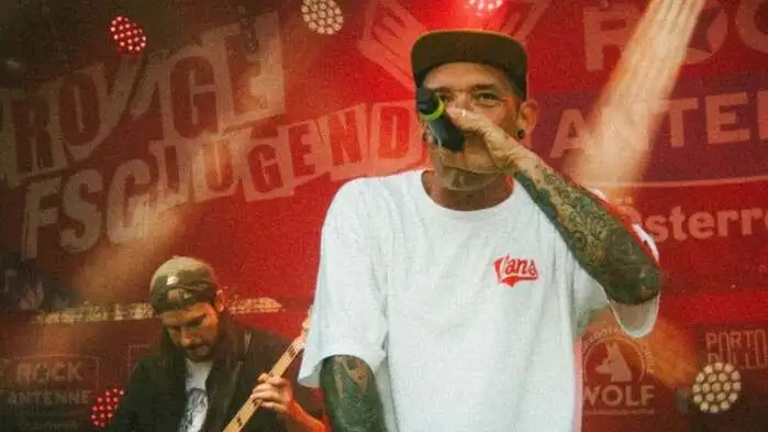 Retschn Ernst sei Maschin werden ihre Rage Against the Machine-Coverversionen zum Besten geben
