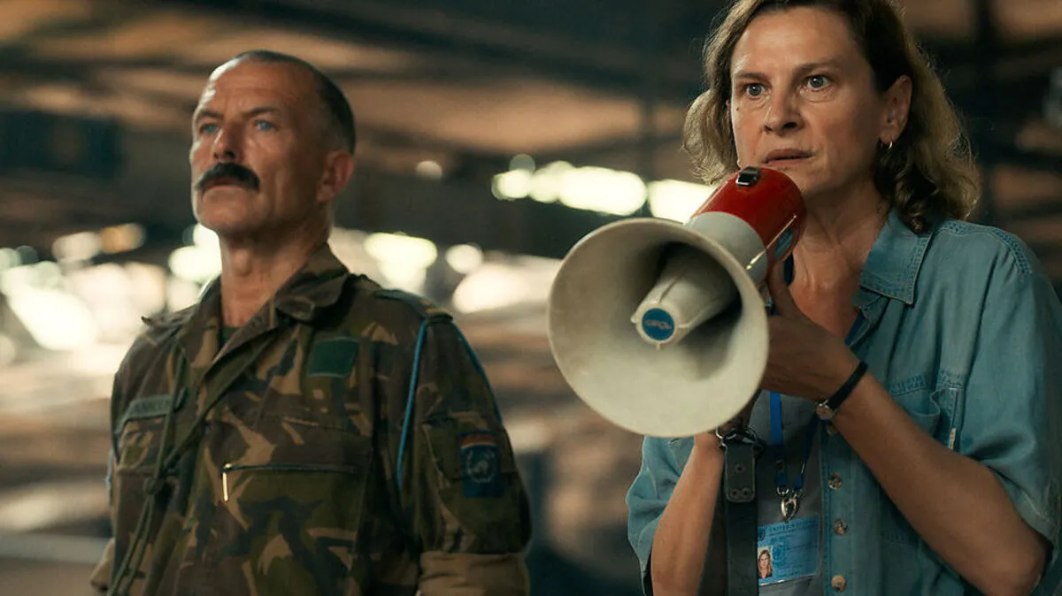 Aida kämpft in Screbrenica in der UN-Schutzzone als Dolmetscherin um ihre Leute und ihre eigene Familie 