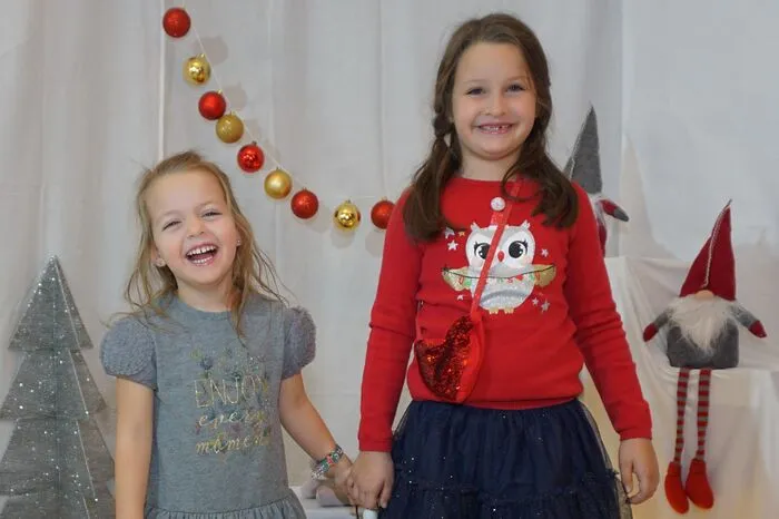 Valentina Kogler (rechts) ist die Schwester von Selina. Sie ist sechs Jahre alt und besucht die erste Klasse Volksschule in St. Peter ob Judenburg.