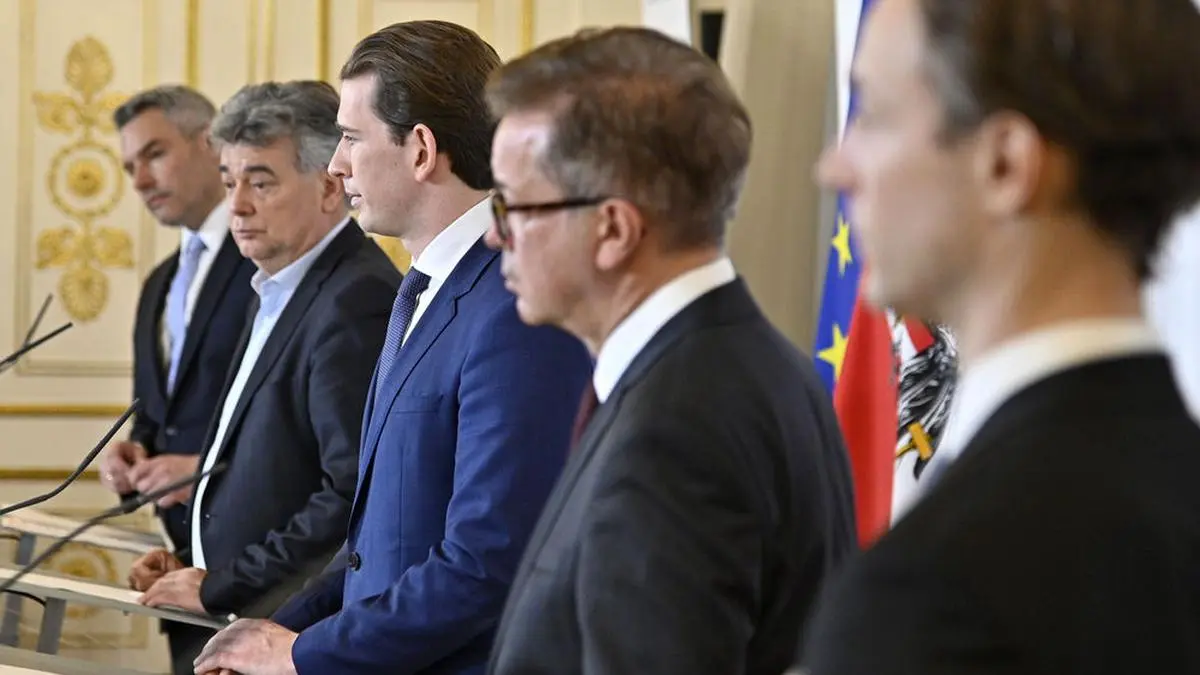 Bundesregierung mit Blümel, Anschober, Kurz, Kogler und Nehammer 