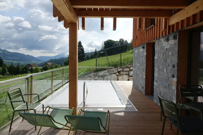 Jedes der 36 Chalets hat einen Pool und eine Sauna