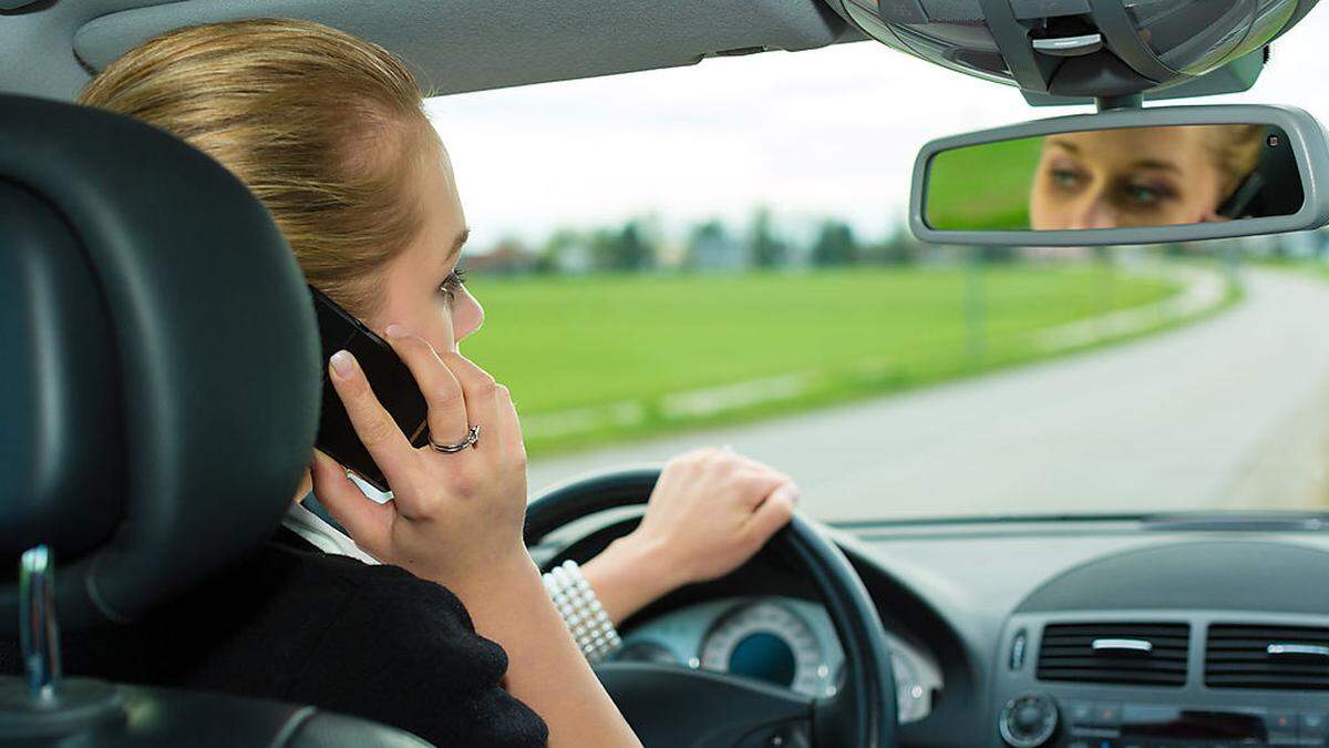 Wer telefoniert, reagiert wie ein Alko-Lenker mit 0,8 Promille