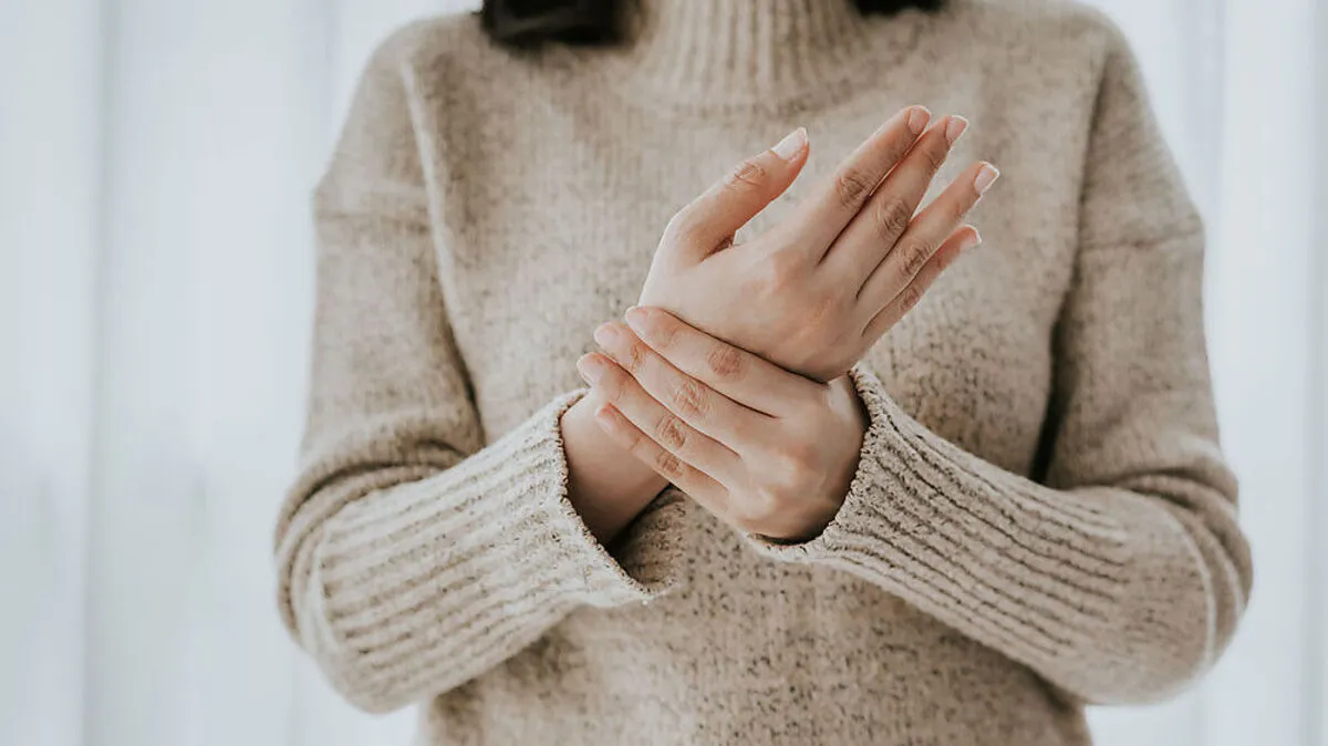 Insbesondere Menschen mit Gelenkentzündungen oder Arthrose verspüren bei Kälte eine Verschlimmerung ihrer Symptome