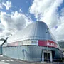 Die türkisgrüne Hülle, zu Beginn von den Liezenern Ufo genannt, soll durch eine freundliche, großflächige Glas- und Holzarchitektur ersetzt werden.