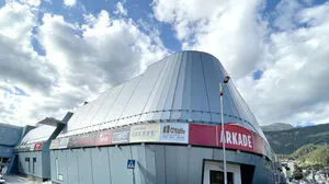 Die türkisgrüne Hülle, zu Beginn von den Liezenern Ufo genannt, soll durch eine freundliche, großflächige Glas- und Holzarchitektur ersetzt werden.