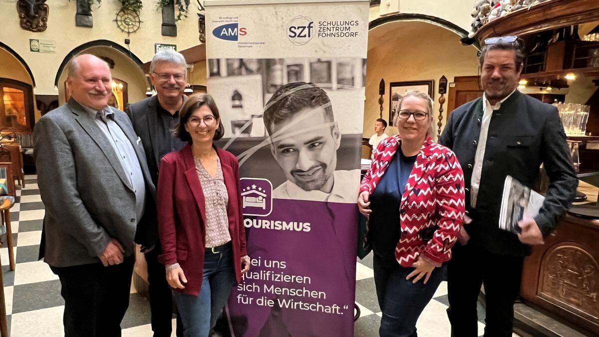 Ausbildungspremiere in der Steiermark: Helmut Wiesmüller, Heimo Gladik, Petra Werber, Nina Neuhold-Kofler und Max Klarmann