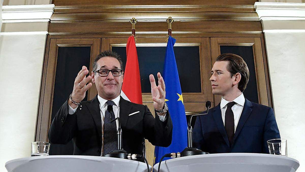 Strache gibt die Marschrichtung vor. Kurz schaut zu