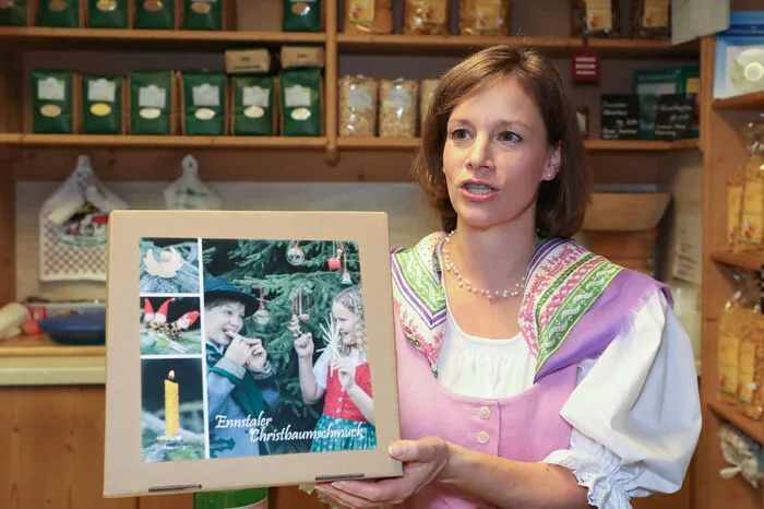 Barbara Schiefer führte durch das Programm und schilderte die Idee hinter dem Projekt, das von Marianne Gruber und ihr initiiert wurde.