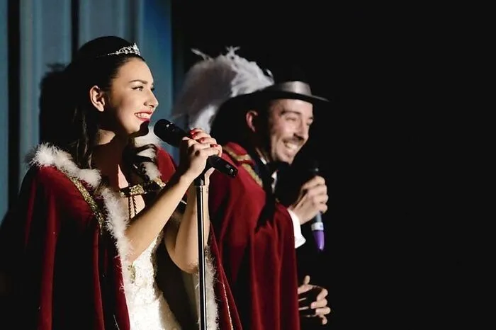 Mit Prinzessin Julia Maria I (Julia Maria Ebner) und Prinz Luftikus XXXVI (Daniel Brandstätter) steht bei den Lei-Gleich-Narren in Feistritz/Drau nach zehn Jahren wieder ein Prinzenpaar auf der Bühne. „Es ist eine große Ehre“, sagt Julia, Tochter des Schlagersängers Udo Wenders. Ihr Gesangstalent stellt sie bei den Sitzungen unter Beweis.