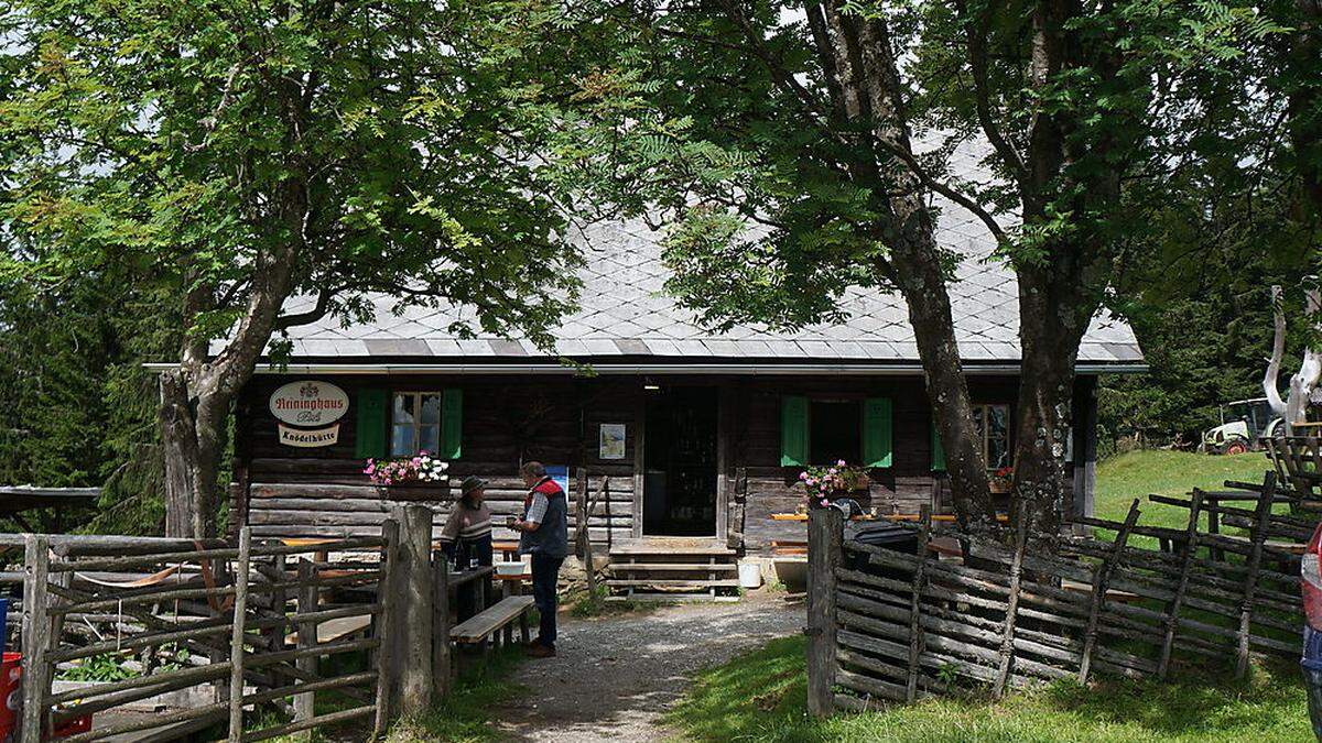 In der Knödlhütte kann man sich für die Rückfahrt stärken