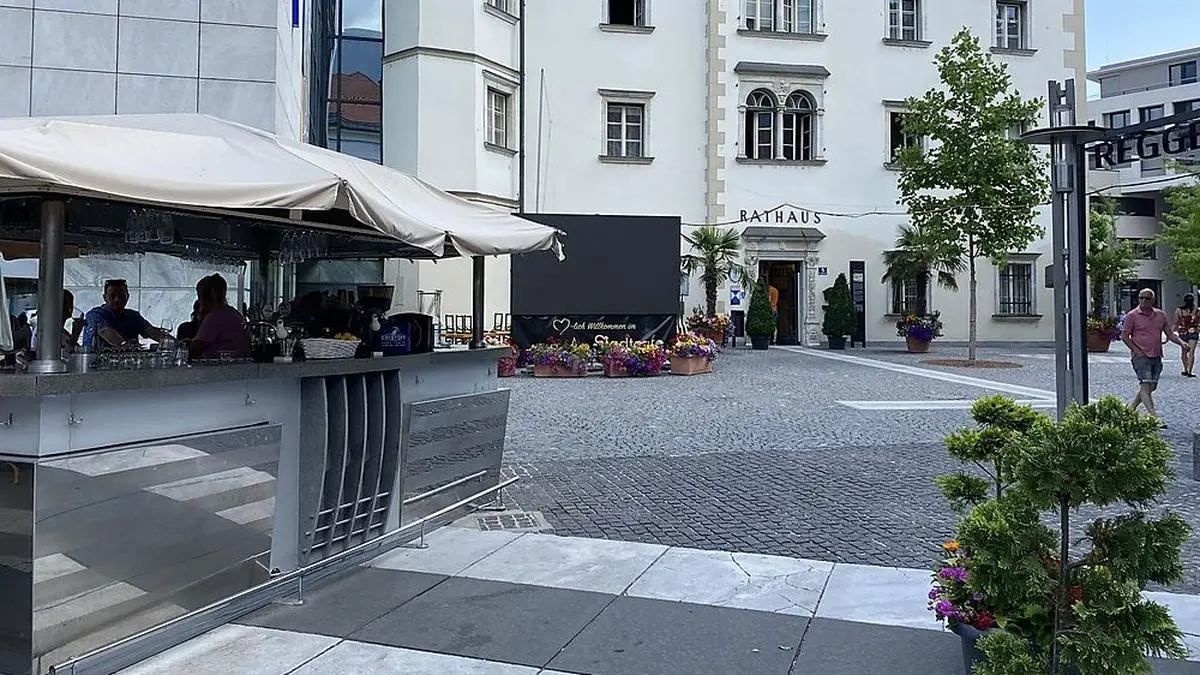Vor jedem EM-Spiel verwandelt sich der Spittaler Rathausplatz in eine Fanmeile