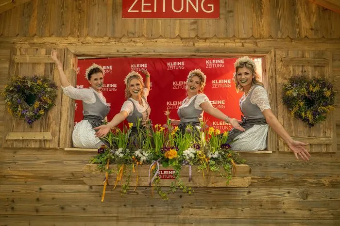 Das Promoteam der Kleinen Zeitung lädt zum Fensterln und Fotoshooting (die Fotos vom Fotocorner gibt es hier)