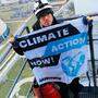 Bis Donnerstag harrten Greenpeace-Aktivisten auf einem polnischen Kraftwerksschlot aus, um vor dem Klimagipfel für mehr Klimaschutz zu demonstrieren