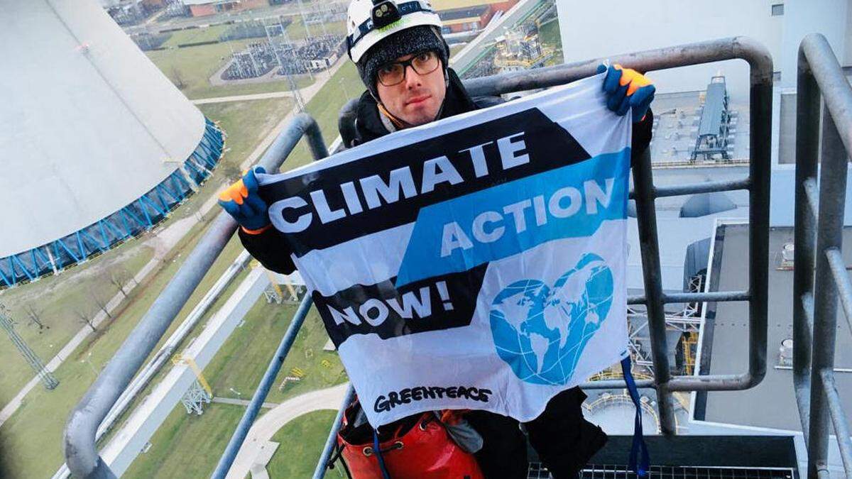 Bis Donnerstag harrten Greenpeace-Aktivisten auf einem polnischen Kraftwerksschlot aus, um vor dem Klimagipfel für mehr Klimaschutz zu demonstrieren