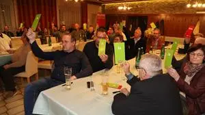 Zahlreiche Feldbacherinnen und Feldbacher folgten der Einladung zur Podiumsdiskussionsreihe „Reden wir“ am Mittwochabend ins Gasthaus Kleinmeier