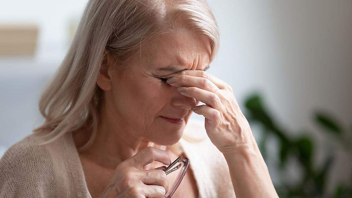 Immer noch unterschätzen viele Menschen, was ihre Augen vor dem Laptop leisten. Hol dir Rat bei den steirischen Optikern, wenn du unter strapazierten Augen leidest